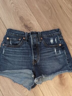 Levis Dark Blue Distressed Denim Women’s Shorts Size 26